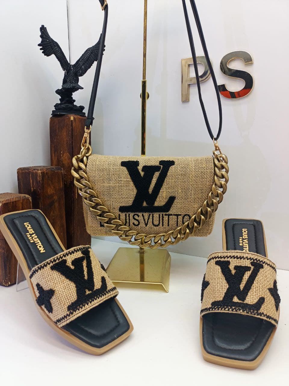 Conjunto de zapatos y bolso a juego de Louis Vuitton - Imagen 3