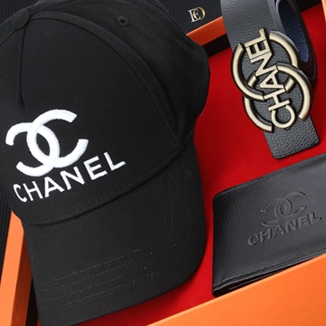 Conjunto gorra cinturón y cartera Chanel - Imagen 1