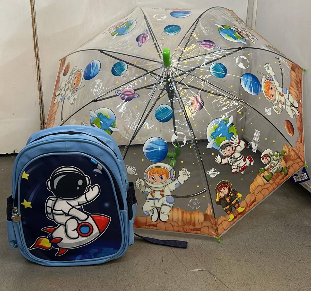 Conjunto mochila escolar y paraguas astronauta - Imagen 2