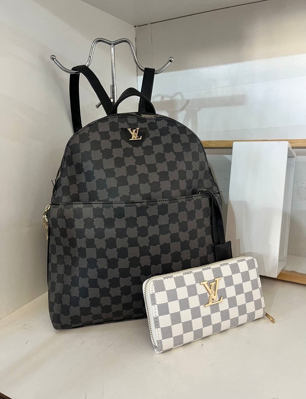 Conjunto mochila y cartera Louis Vuitton - Imagen 3