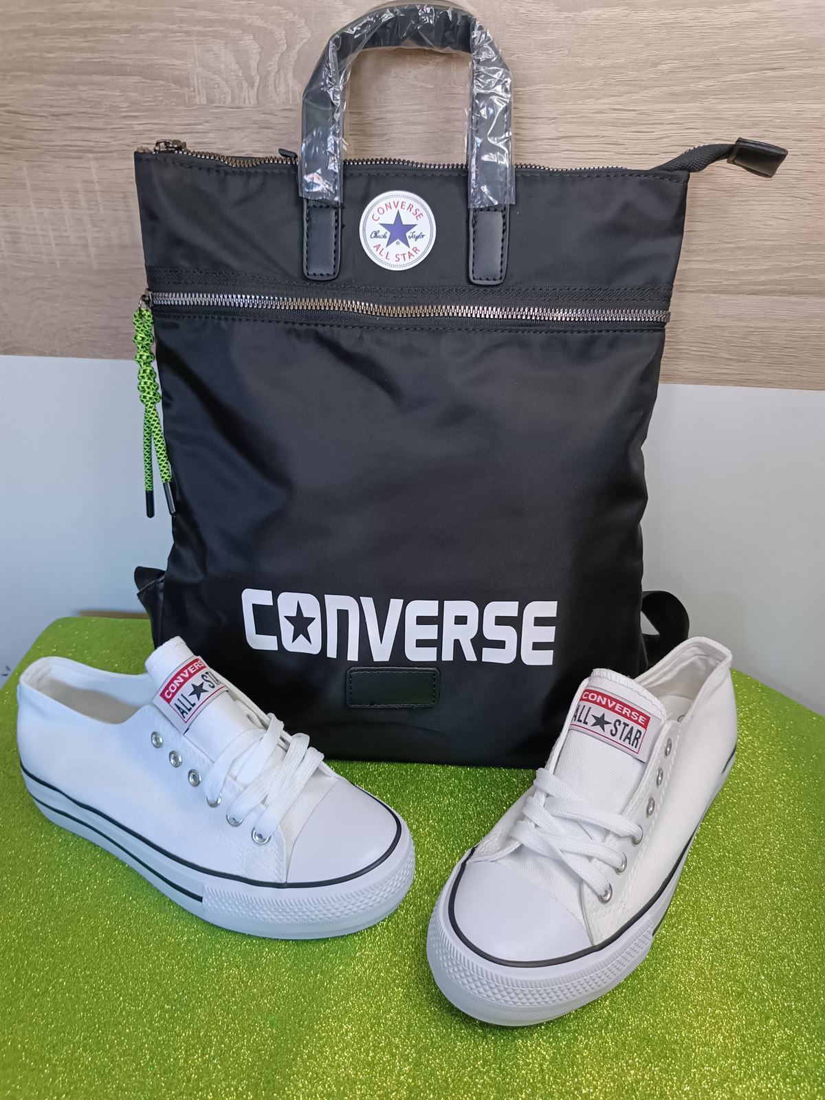 Conjunto mochila y convers bajas - Imagen 1