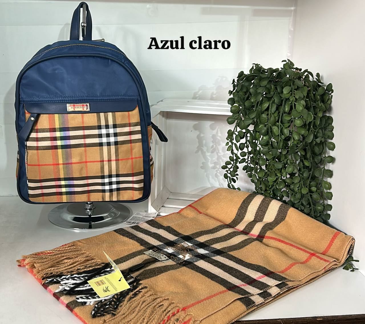 Conjunto mochila y pañuelo Burberry - Imagen 1