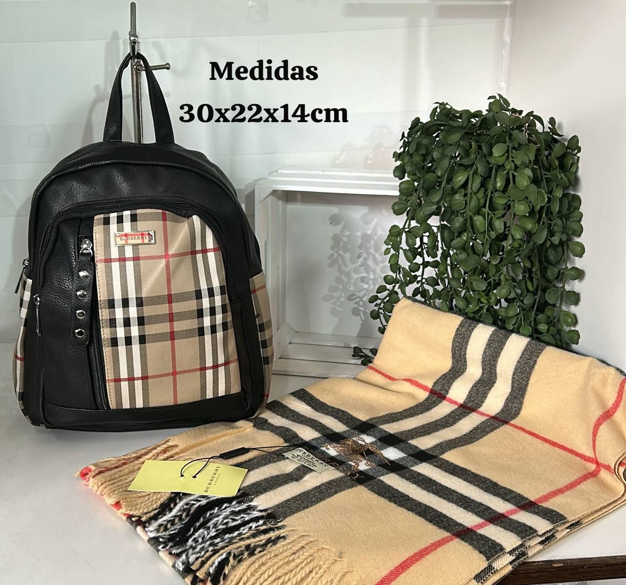 Conjunto mochila y pañuelo Burberry - Imagen 4