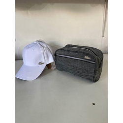 Conjunto neceser y gorra Lacoste - Imagen 1