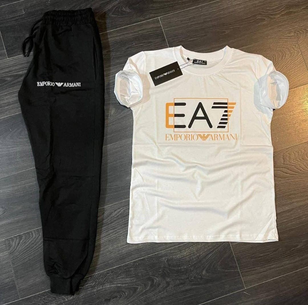 Conjunto pantalón y camiseta EA7 - Imagen 1