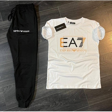 Conjunto pantalón y camiseta EA7 - Imagen 1