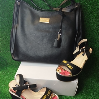 Conjunto sandalias cuña y bolso Bimba y Lola - Imagen 1