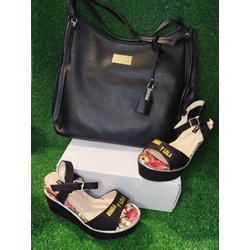 Conjunto sandalias cuña y bolso Bimba y Lola - Imagen 2