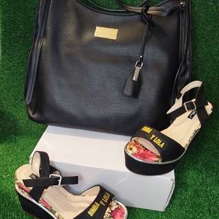 Conjunto sandalias cuña y bolso Bimba y Lola - Imagen 2