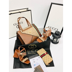 Conjunto sandalias de tacón ancho bolso y cartera a juego Gucci - Imagen 1