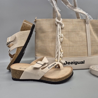 Conjunto sandalias y bolso de rafia Desigual - Imagen 1