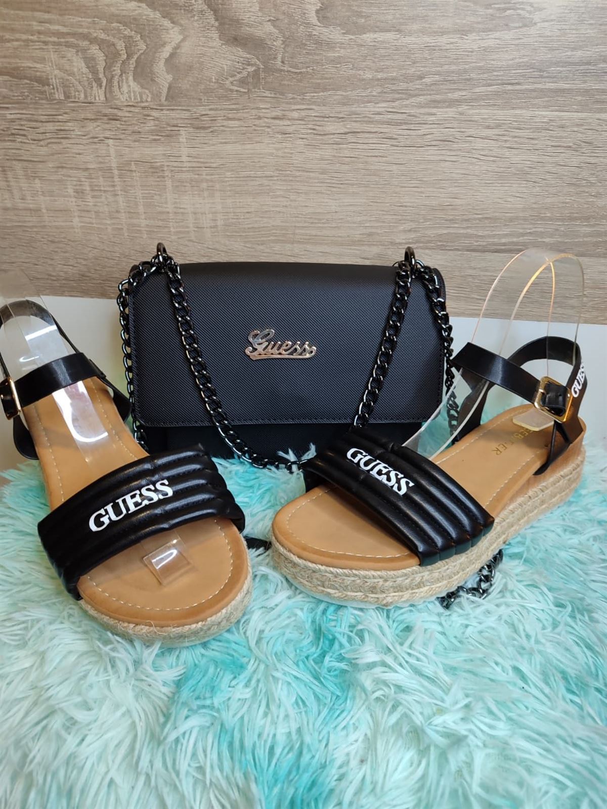 Conjunto sandalias y bolso Guess a juego - Imagen 1