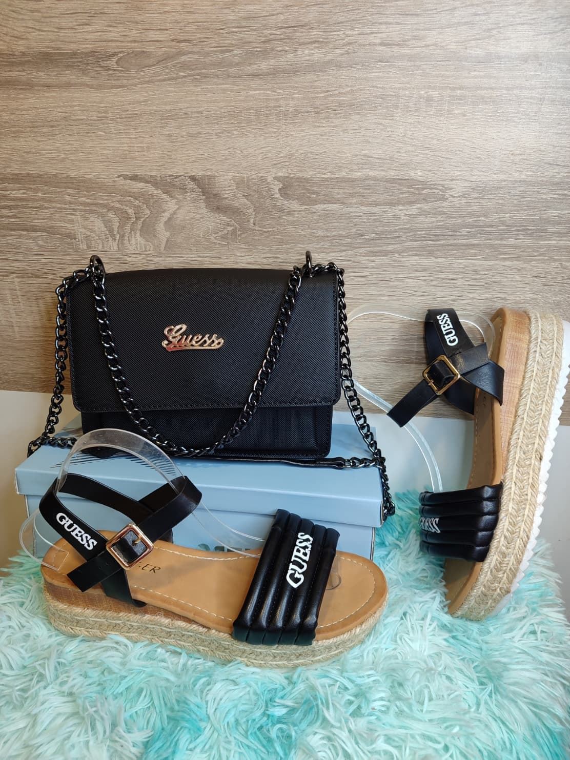 Conjunto sandalias y bolso Guess a juego - Imagen 3