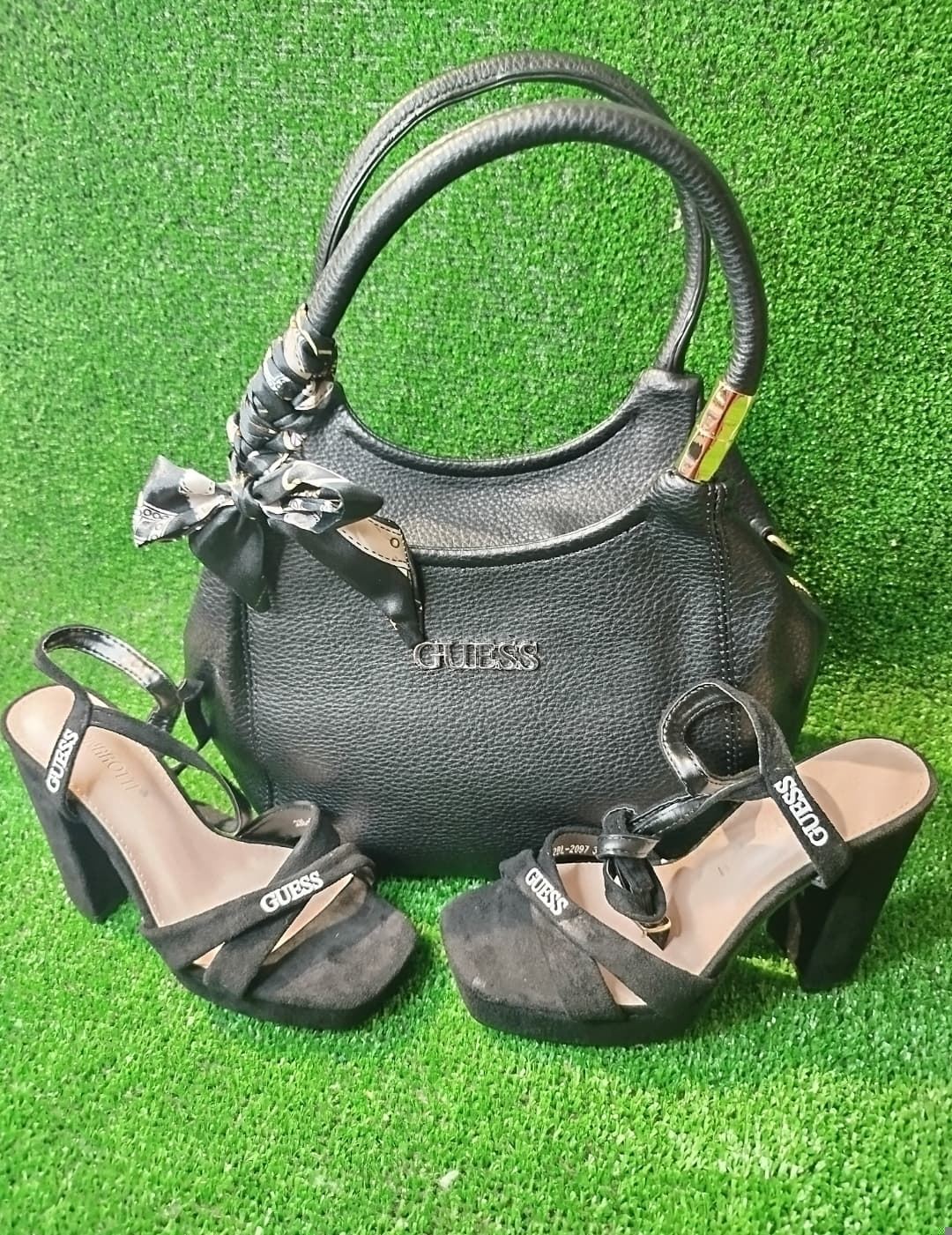 Conjunto sandalias y bolso Guess con lazo - Imagen 1