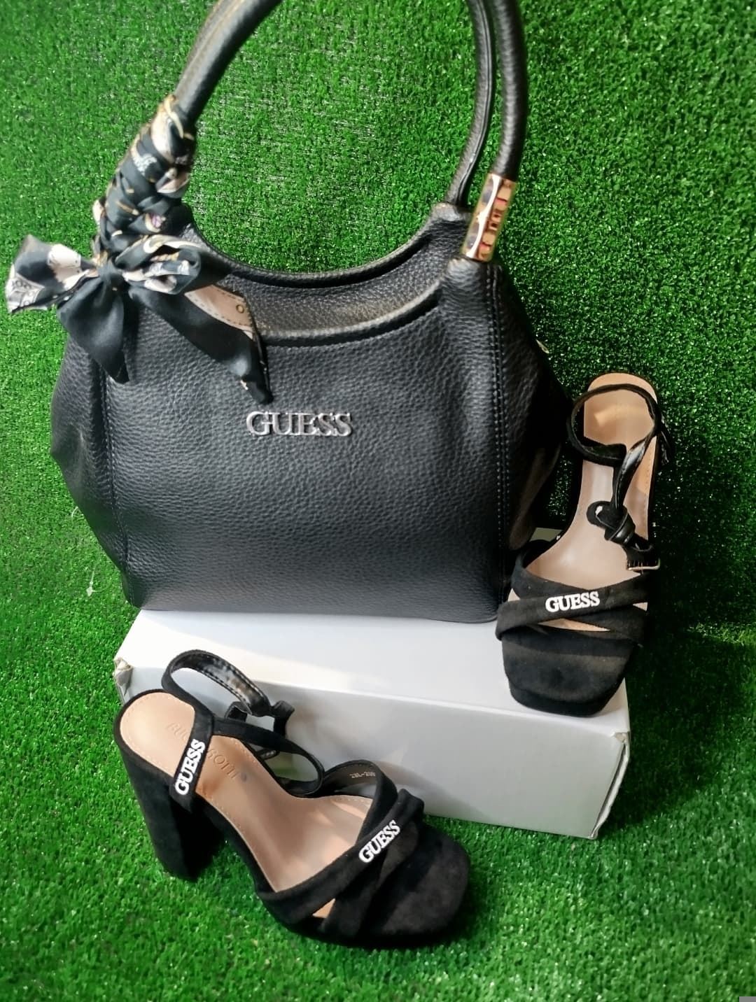 Conjunto sandalias y bolso Guess con lazo - Imagen 2