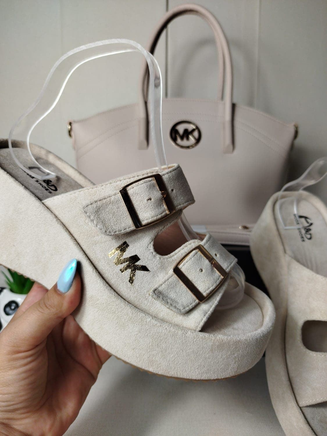 Conjunto sandalias y bolso Michael Kors a juego - Imagen 1
