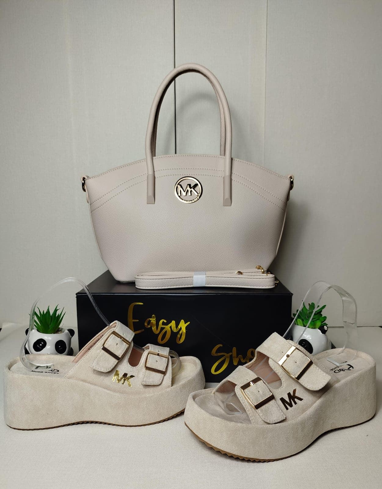 Conjunto sandalias y bolso Michael Kors a juego - Imagen 4