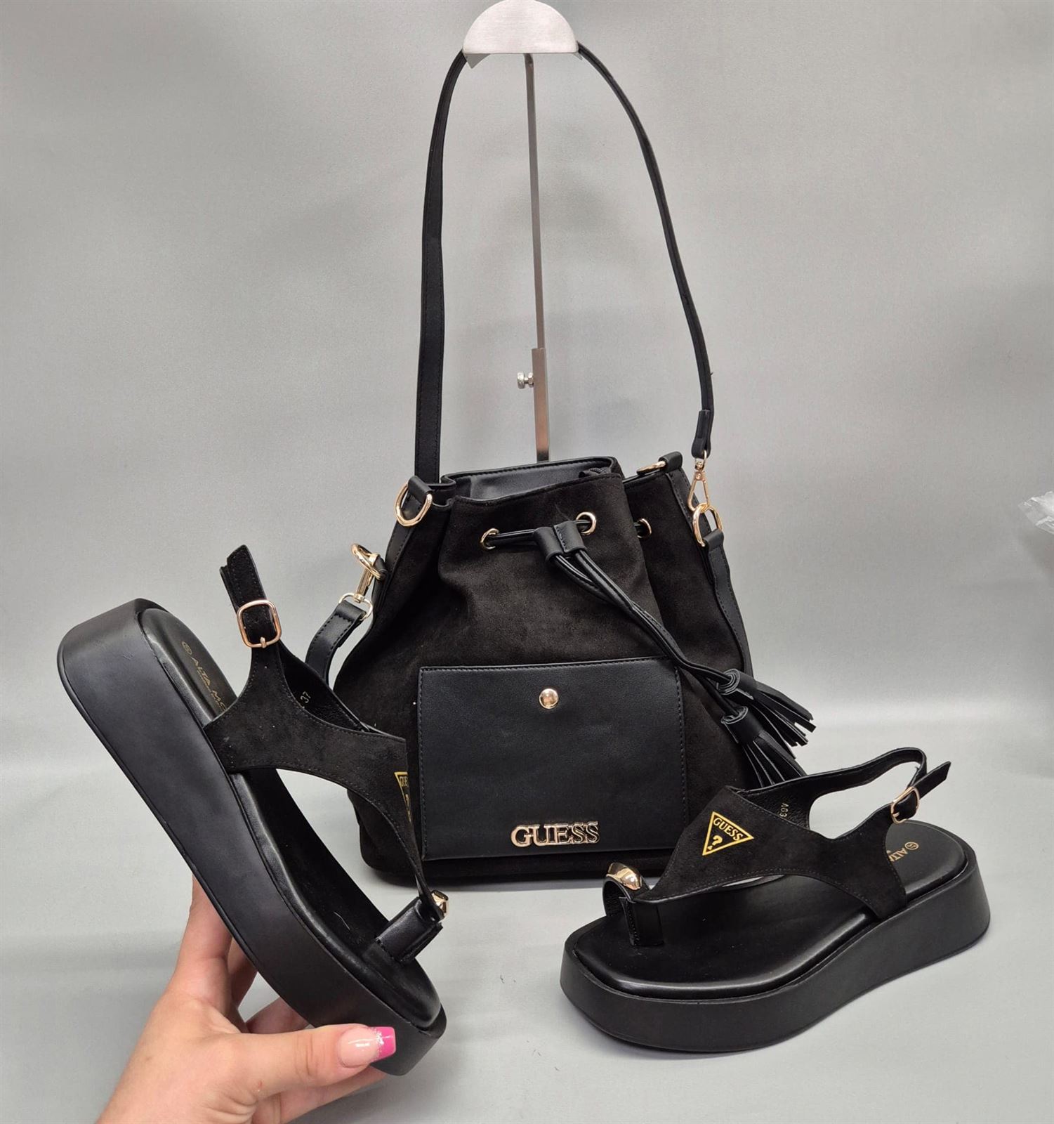Conjunto sandalias y mochila Guess - Imagen 1