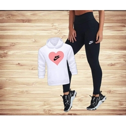 Conjunto sudadera y leggins Nike corazón - Imagen 2