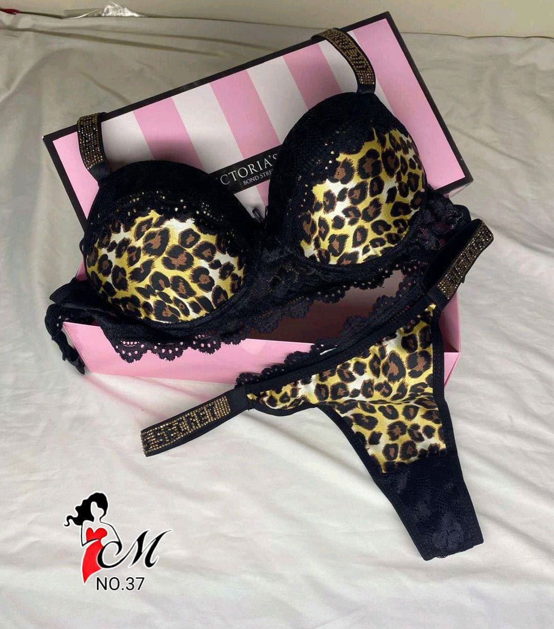 Conjunto sujetador Push-up y tanga Victoria Secret - Imagen 3