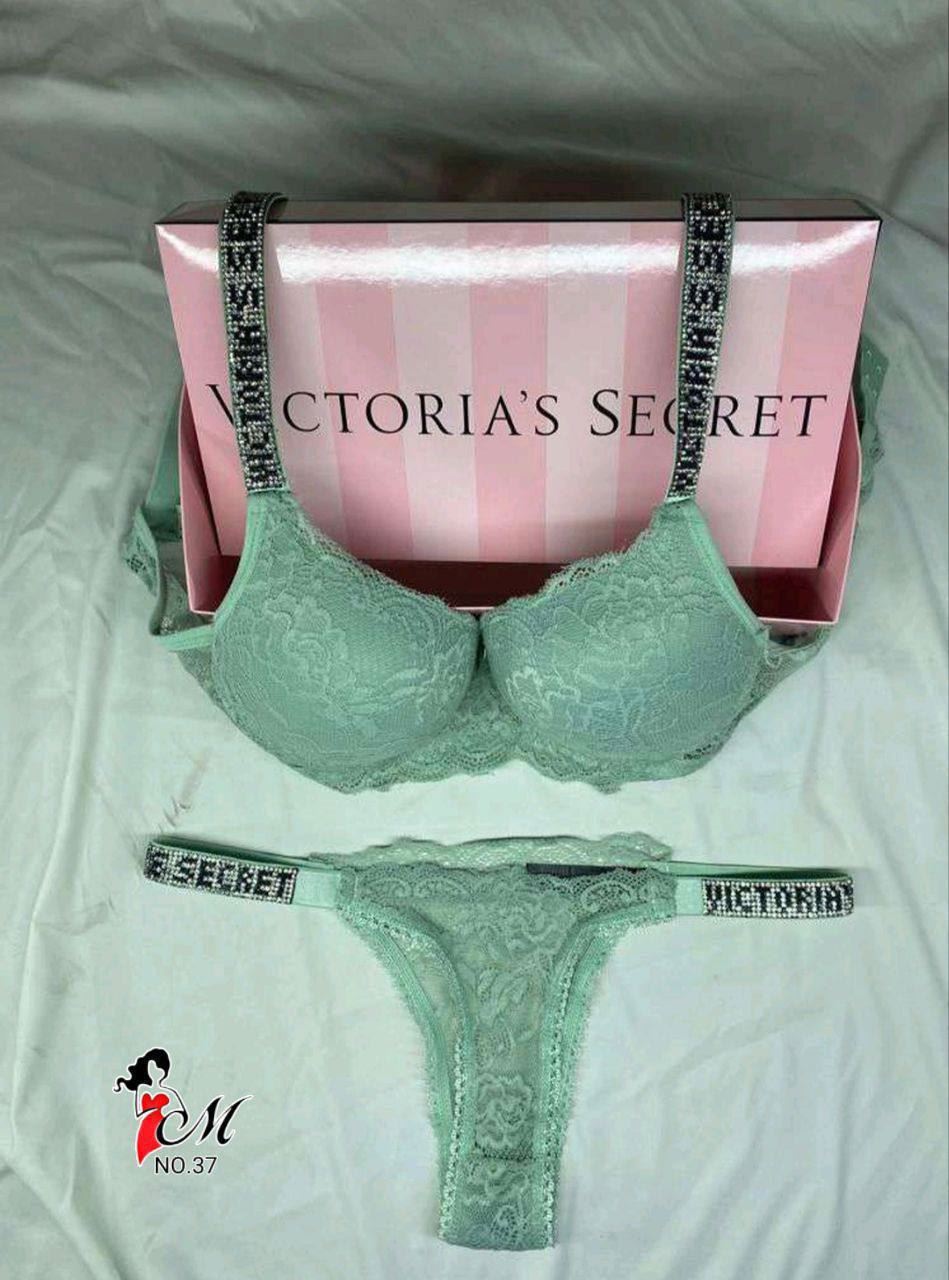 Conjunto sujetador Push-up y tanga Victoria Secret - Imagen 4