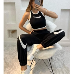 Conjunto top y pantalón Nike - Imagen 1