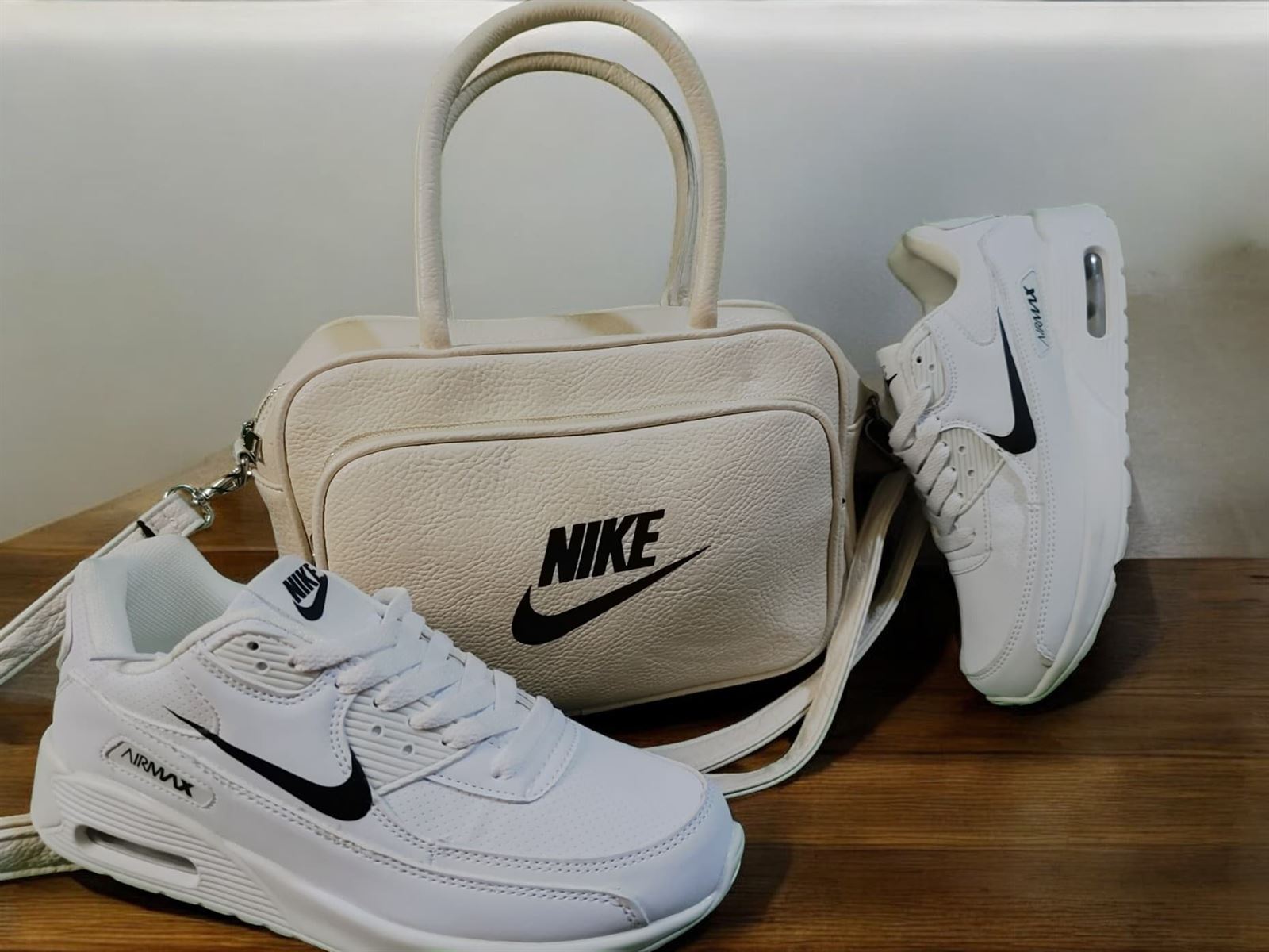 Conjunto zapatillas  Air Max y bolso  Nike - Imagen 1