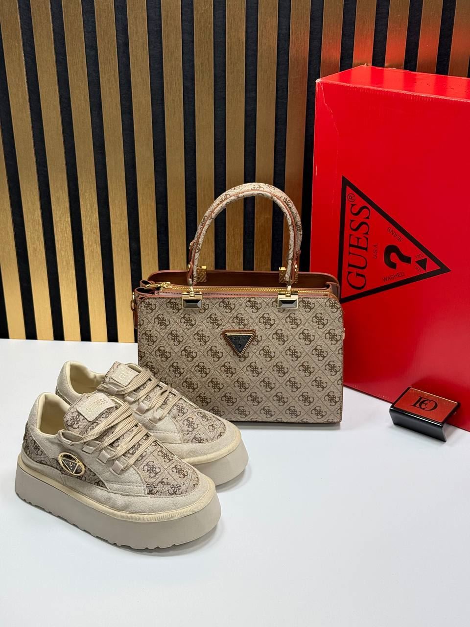 Conjunto zapatillas Guess y bolso  a juego - Imagen 1