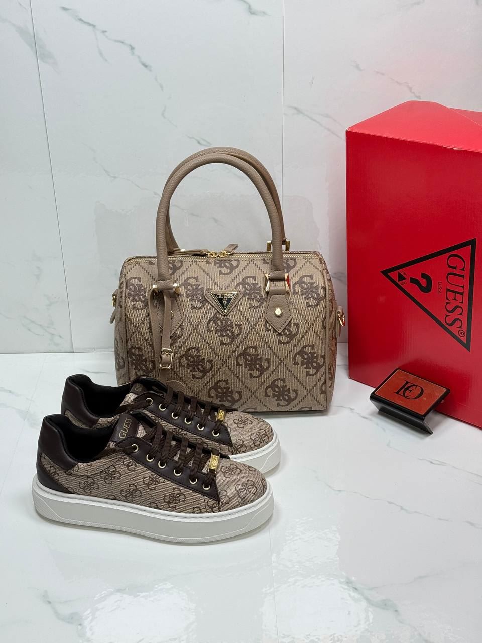 Conjunto zapatillas Guess y bolso Guess bowler - Imagen 1