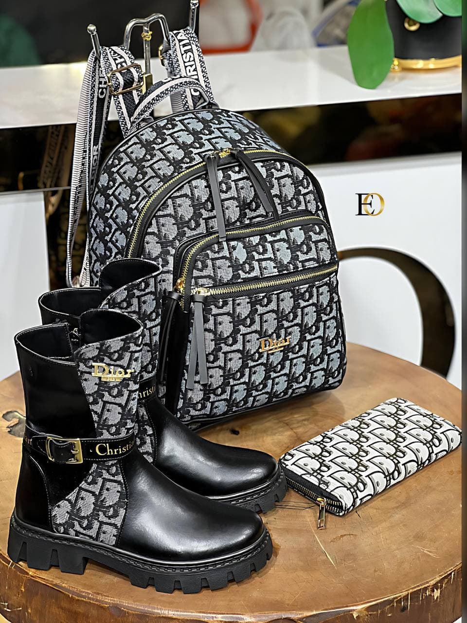 Conjunto zapatillas , mochila y cartera Dior - Imagen 3
