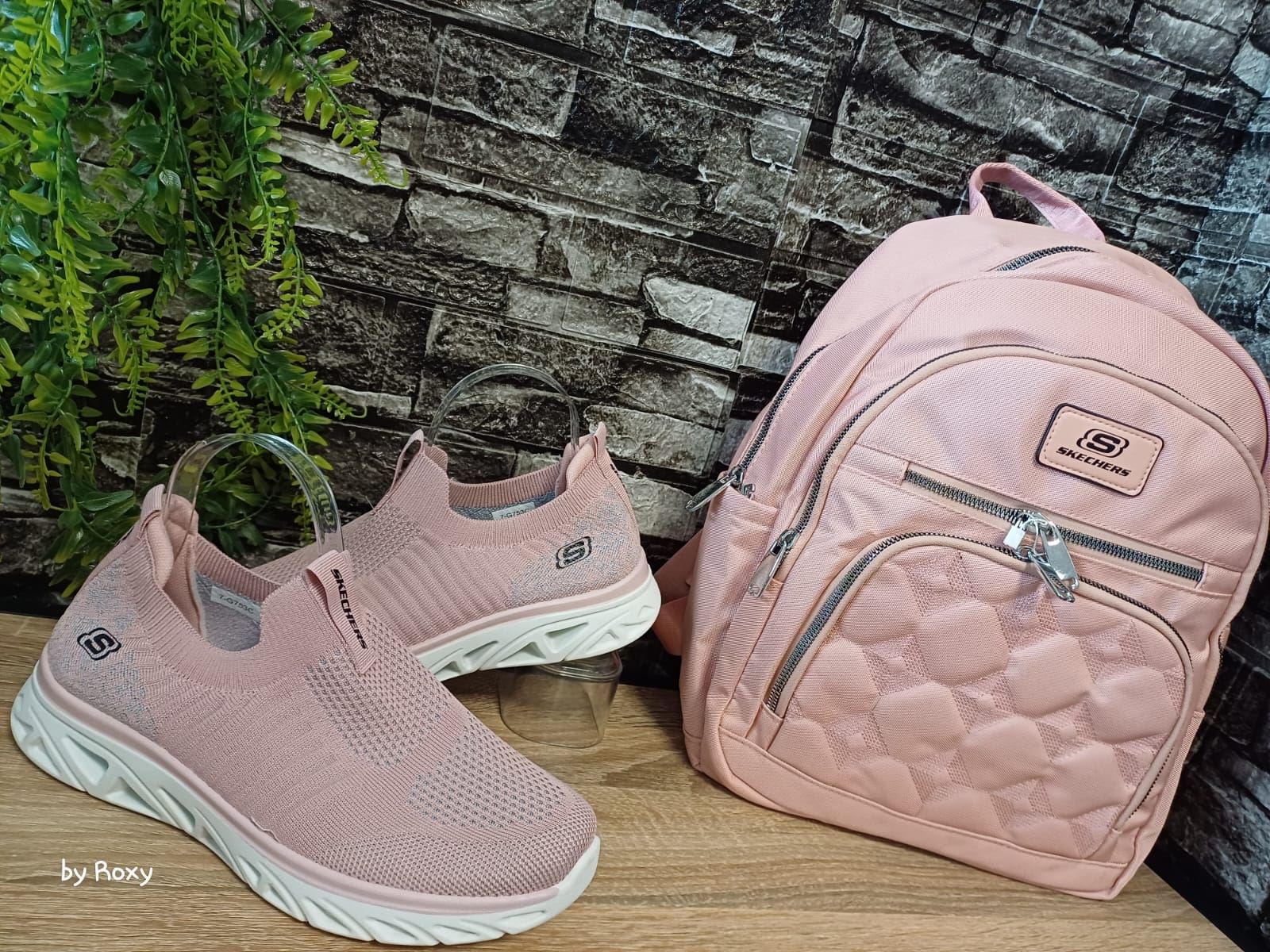 Conjunto zapatillas Skechers y mochila - Imagen 1
