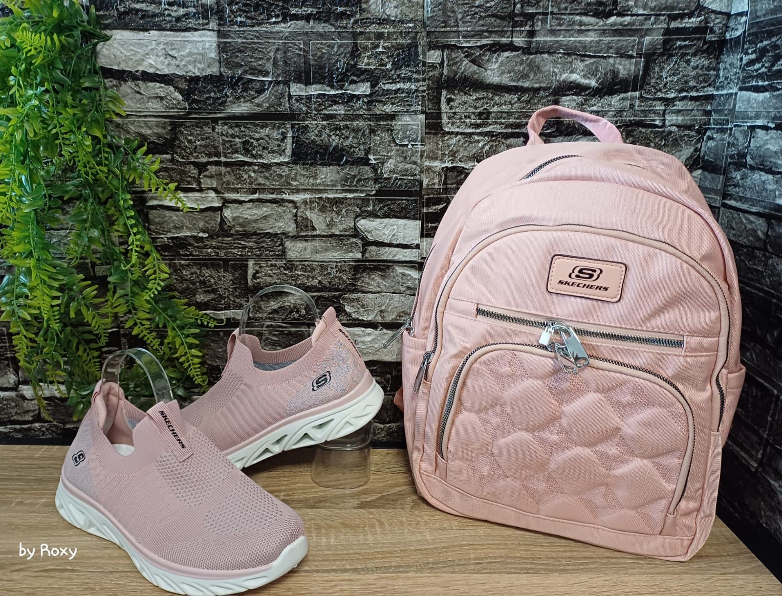 Conjunto zapatillas Skechers y mochila - Imagen 3