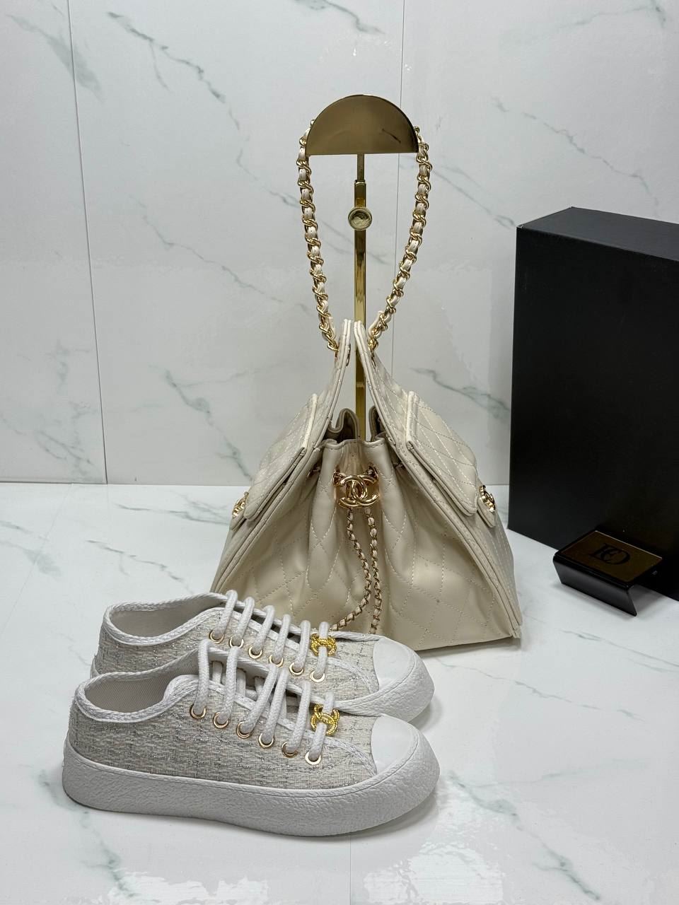 Conjunto zapatillas y bolso Chanel 25 - Imagen 1