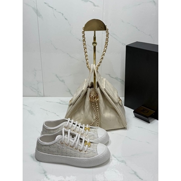 Conjunto zapatillas y bolso Chanel 25 - Imagen 1