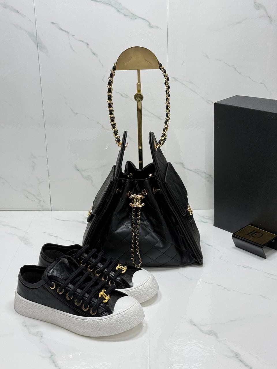 Conjunto zapatillas y bolso Chanel 25 - Imagen 2