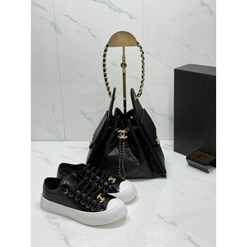 Conjunto zapatillas y bolso Chanel 25 - Imagen 2