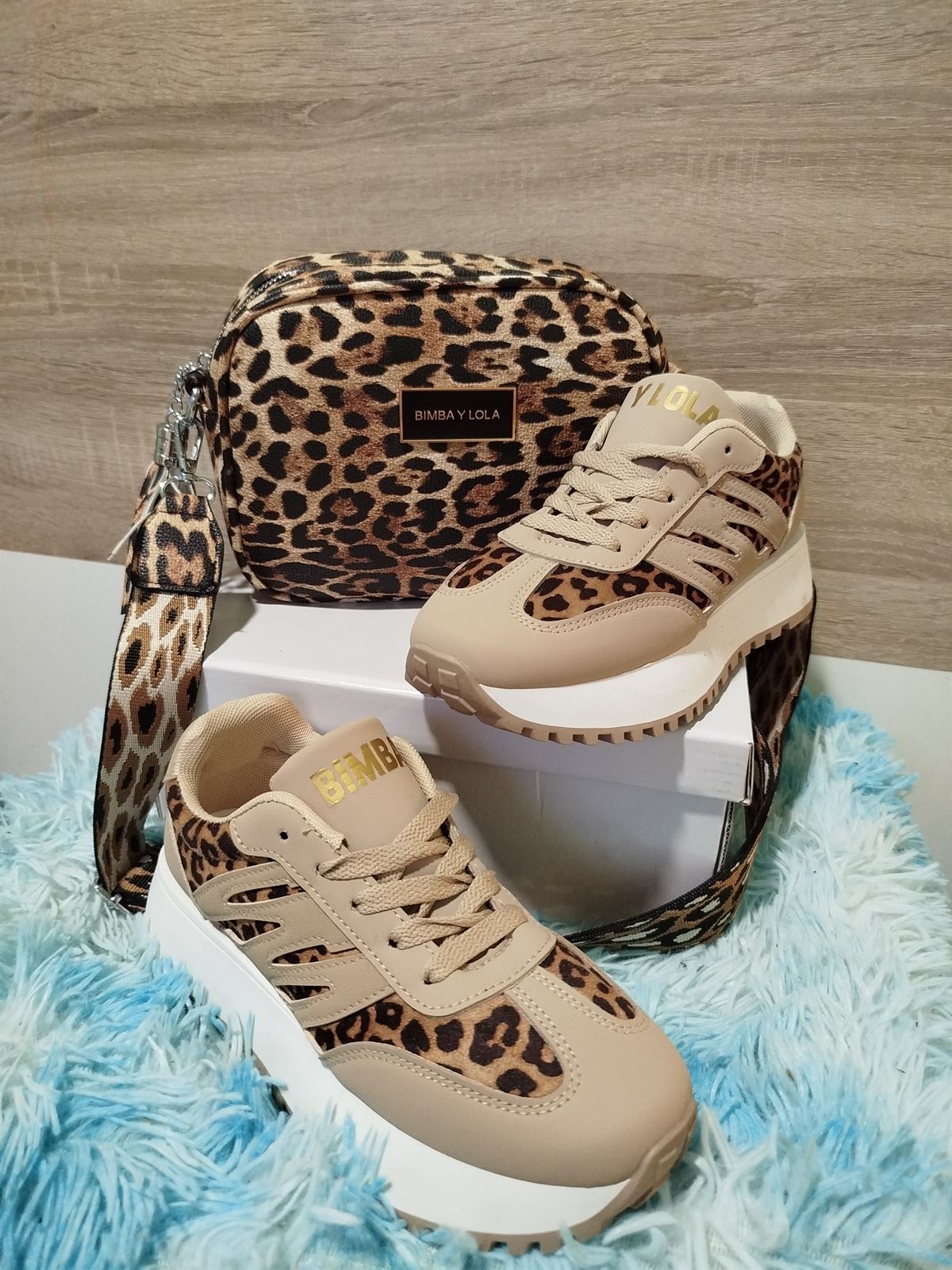 Conjunto zapatillas y bolso leopardo Bimba y Lola - Imagen 2
