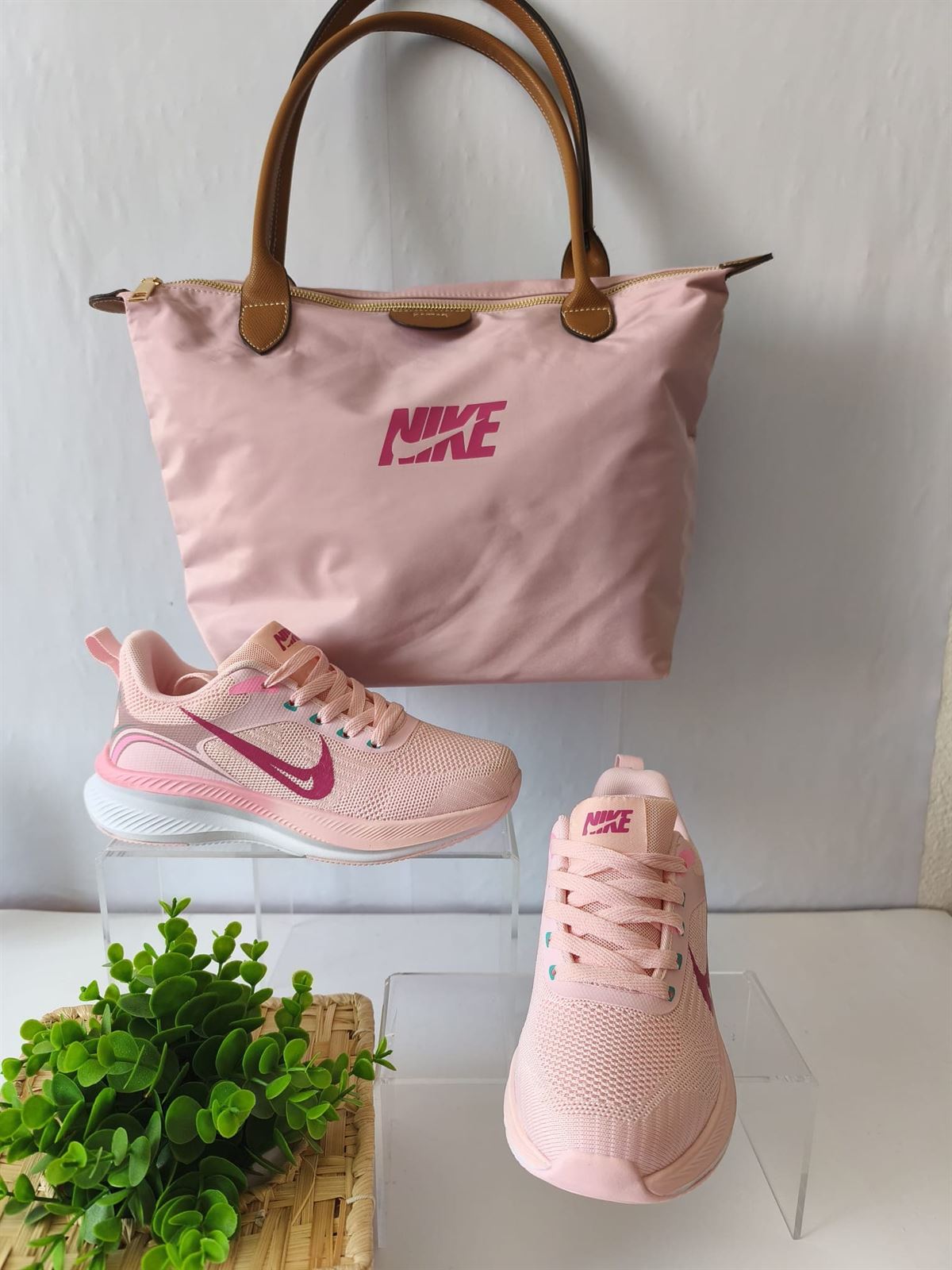 Conjunto zapatillas y bolso  Nike - Imagen 1