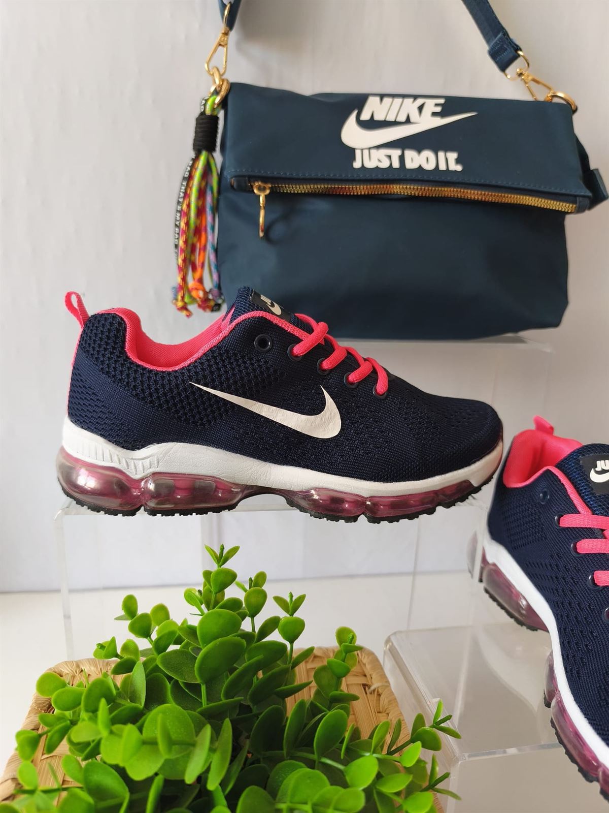 Conjunto zapatillas y bolso Nike - Imagen 2