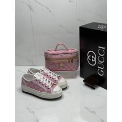 Conjunto zapatillas y bolsos neceser Gucci - Imagen 1