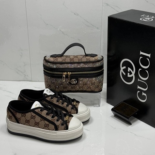 Conjunto zapatillas y bolsos neceser Gucci - Imagen 2