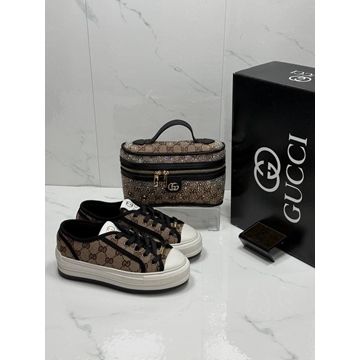 Conjunto zapatillas y bolsos neceser Gucci - Imagen 2