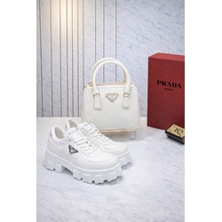 Conjunto zapatos Prada y bolso  re-edition 2000 - Imagen 1