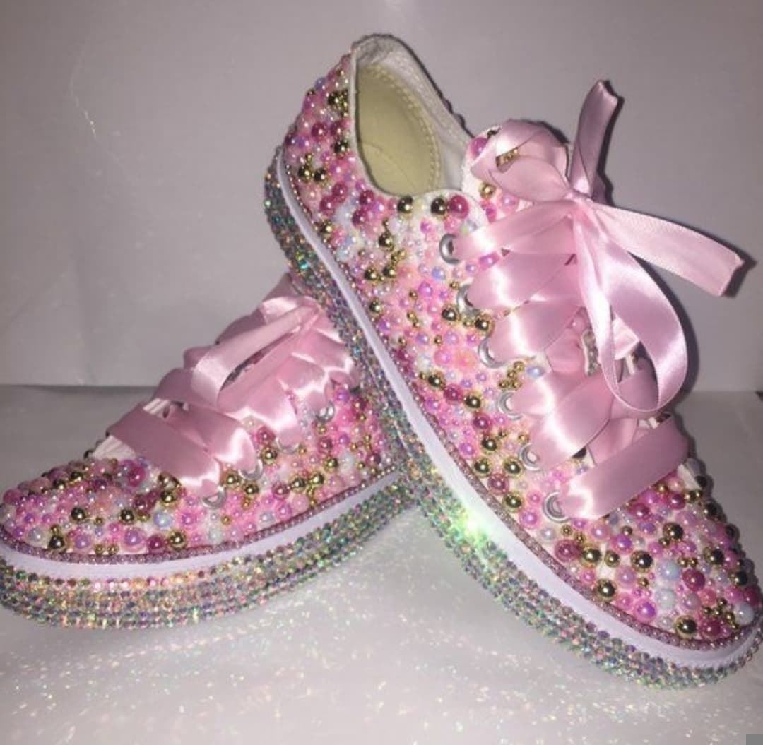 Converse bajas con perlas unicornio - Imagen 1