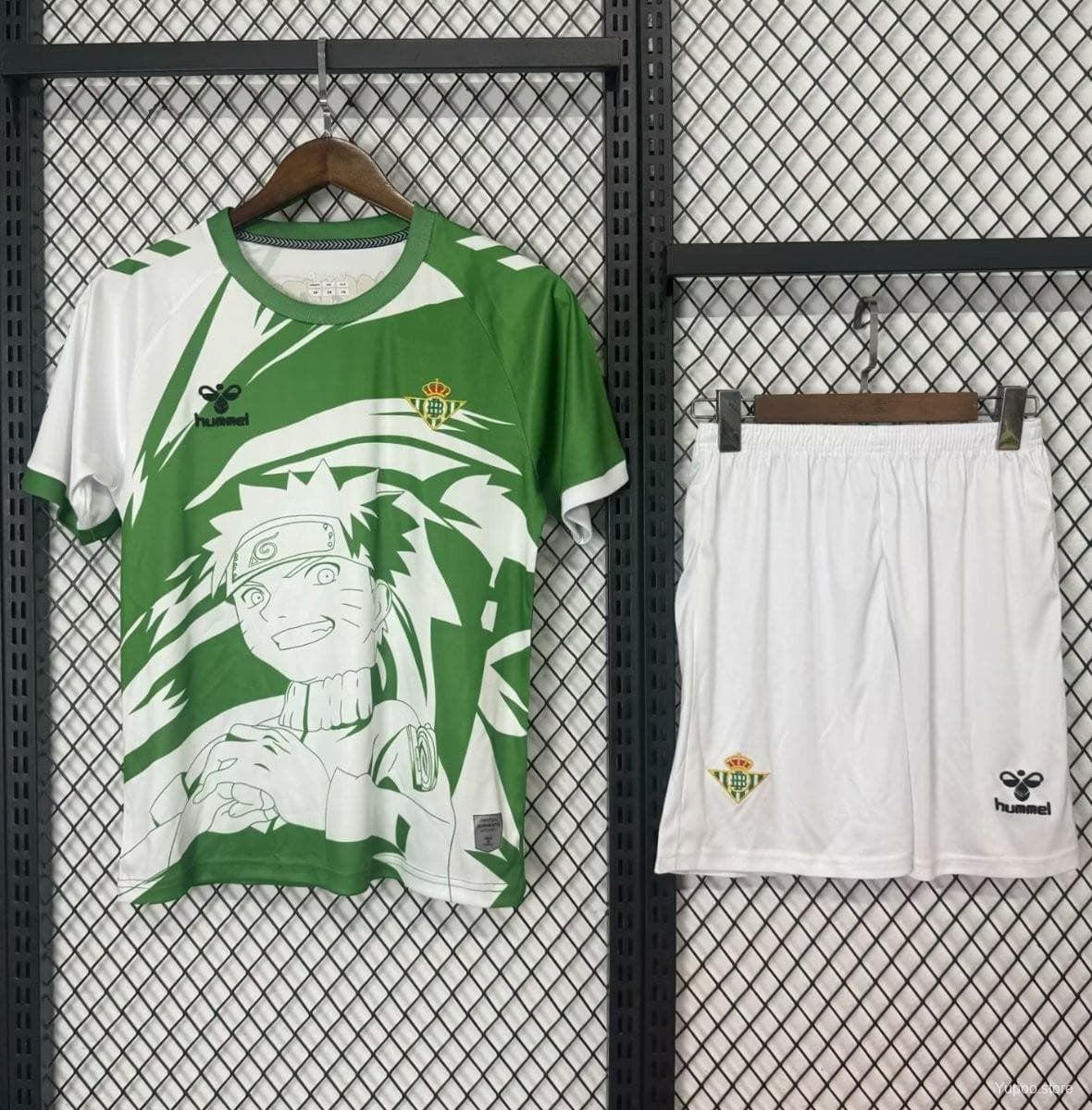 Equipación de verano del Betis  edición especial Naruto - Imagen 1
