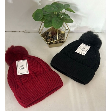 Gorro de mujer con pompón - Imagen 1