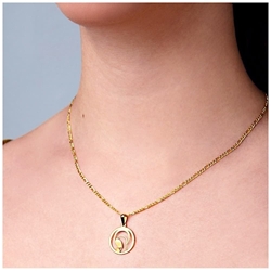 Medalla virgen niña calada primera comunión - Imagen 1