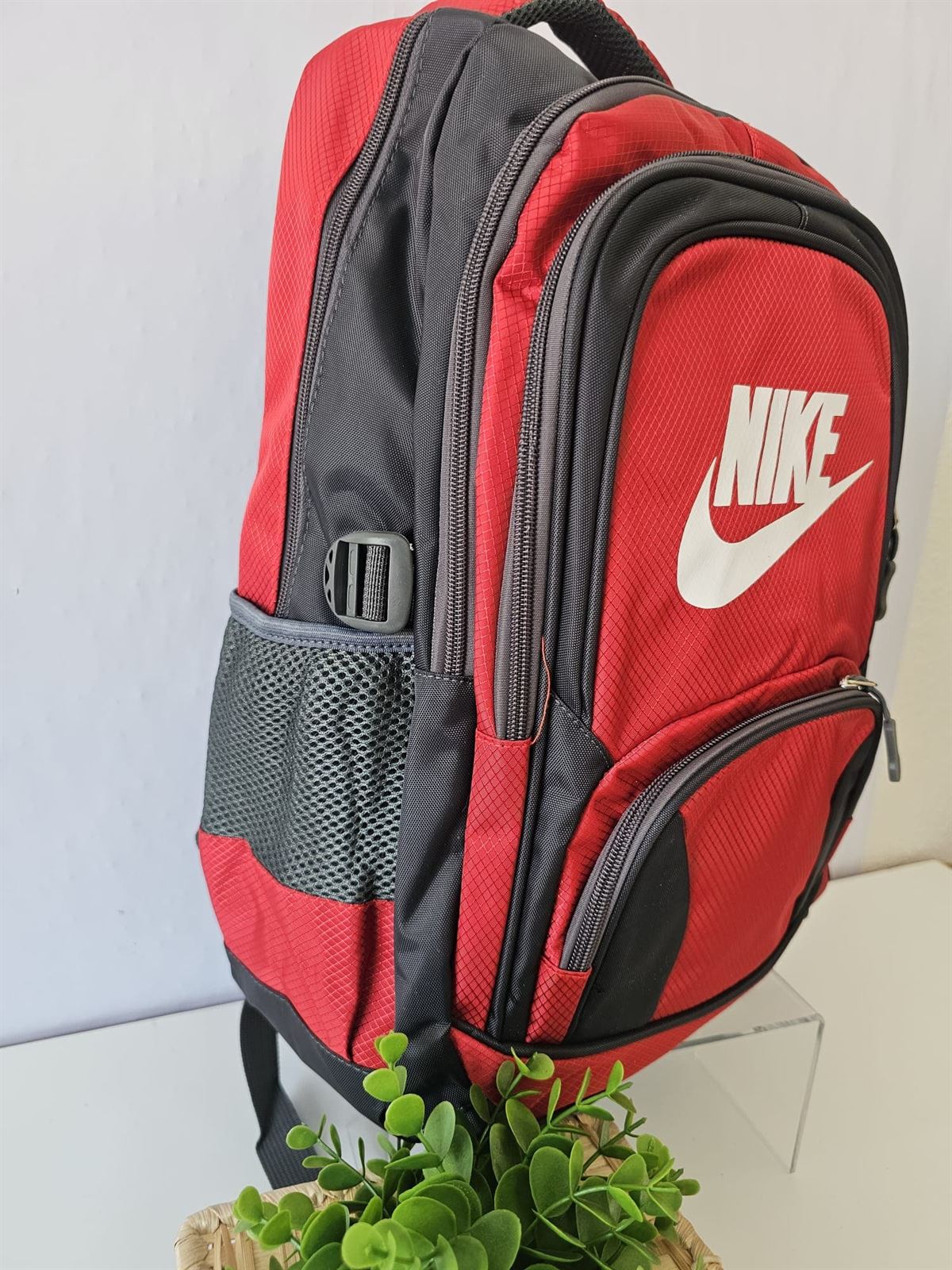 Mochila escolar juvenil  Nike multi bolsillos - Imagen 4