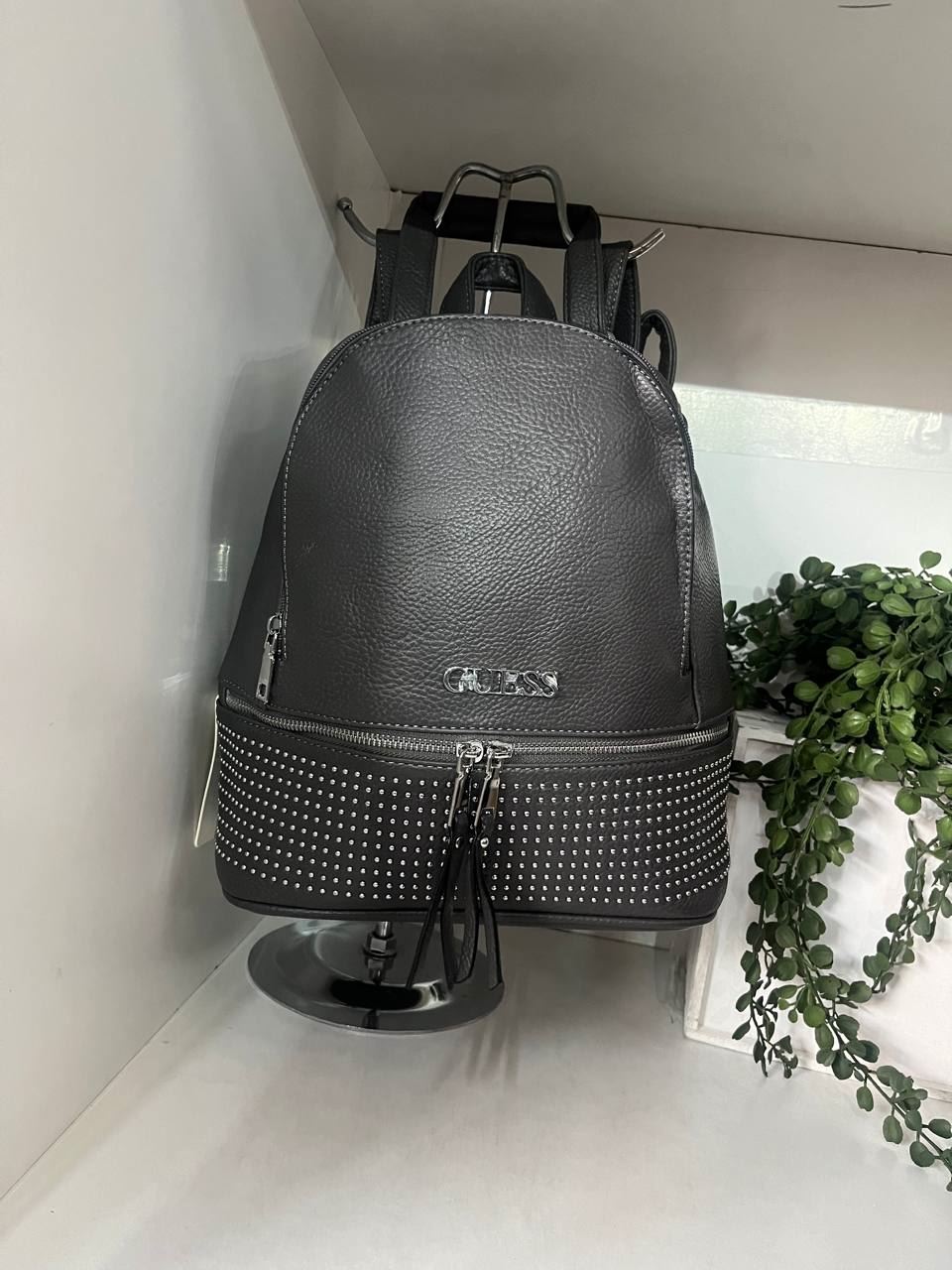 Mochila Guess con cremallera - Imagen 3