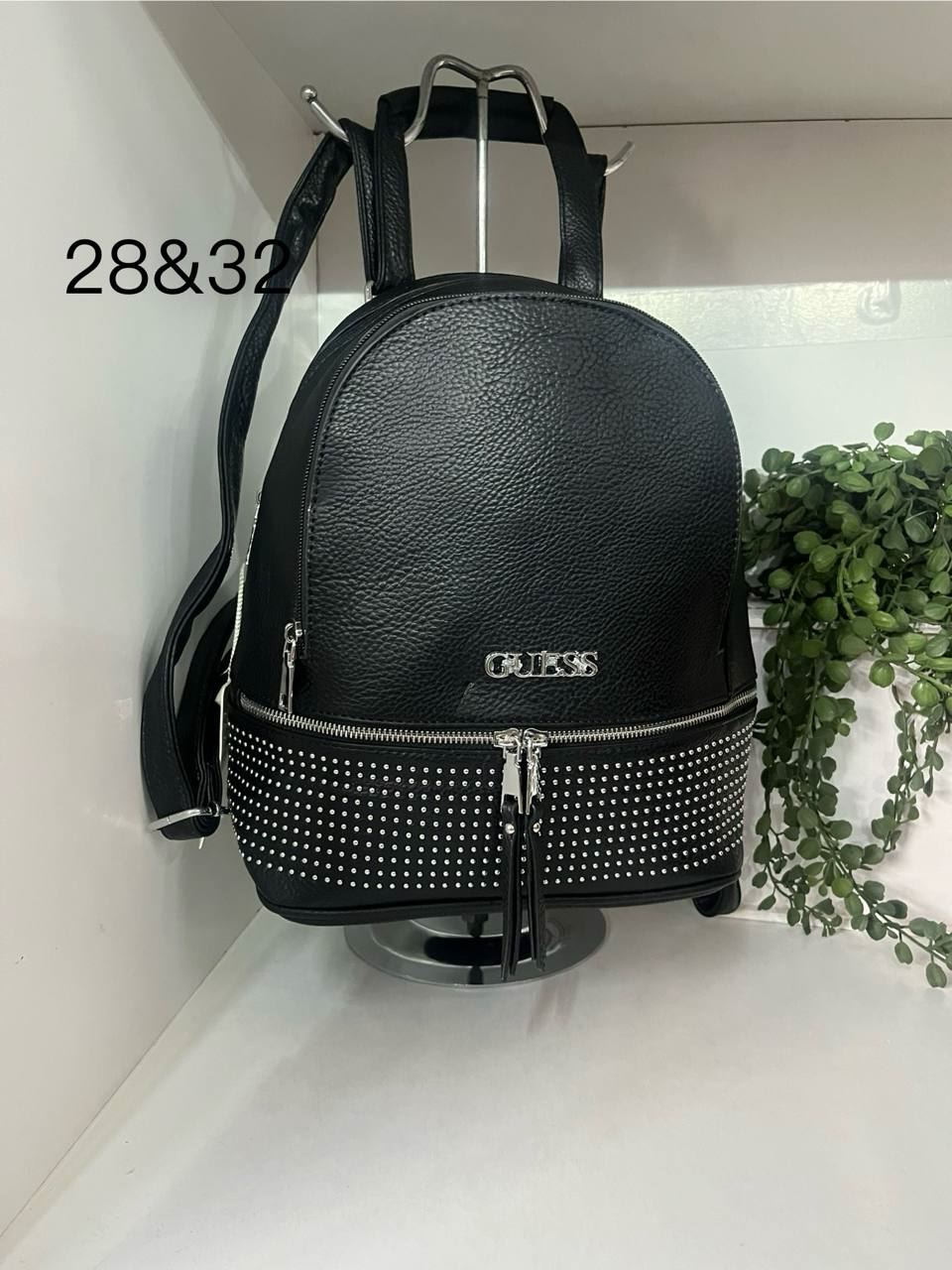 Mochila Guess con cremallera - Imagen 4
